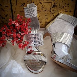 Gianni Bini Platinum Collection Heels